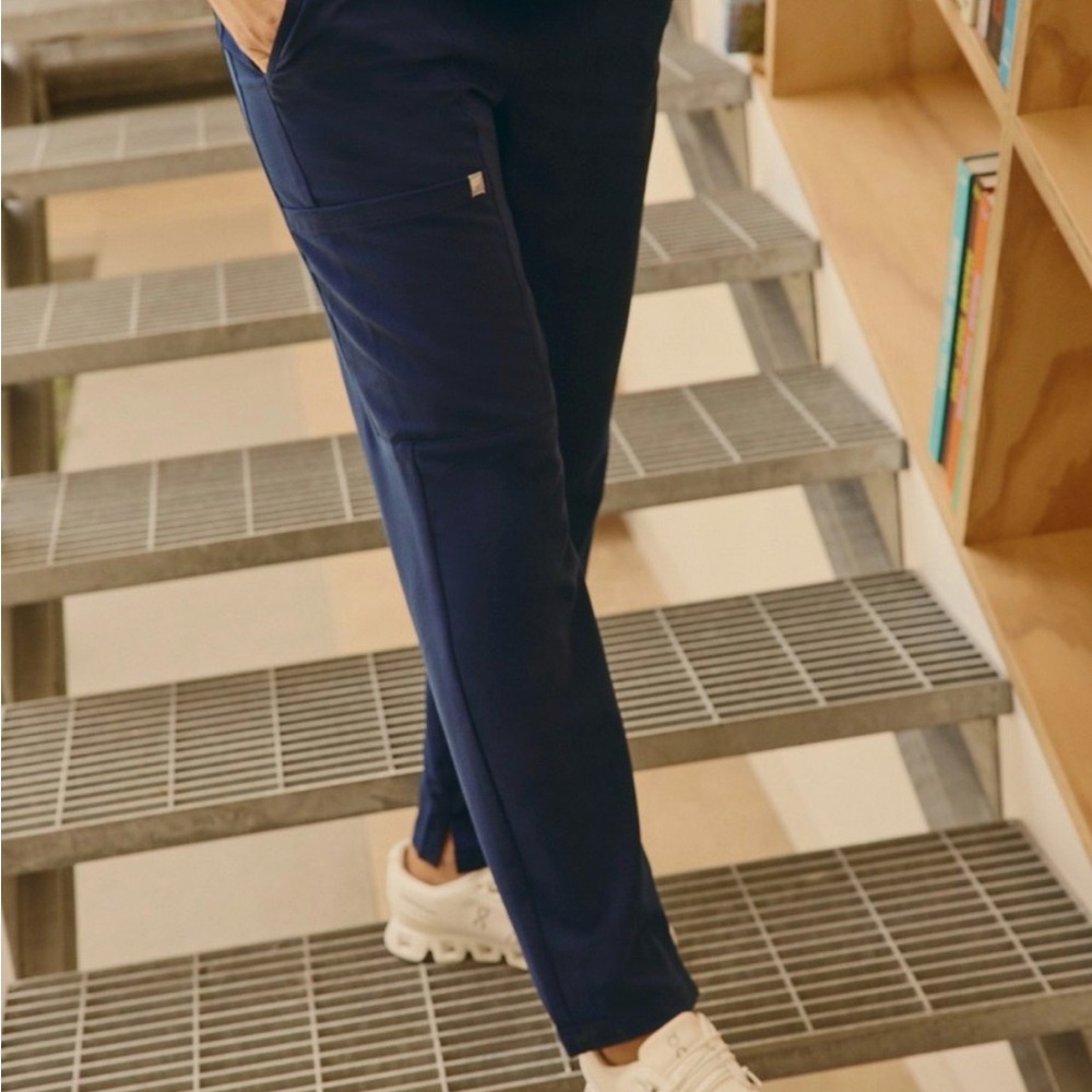 Fabletics Navy Blue Straight Scrub Pants - Picture 2 of 2